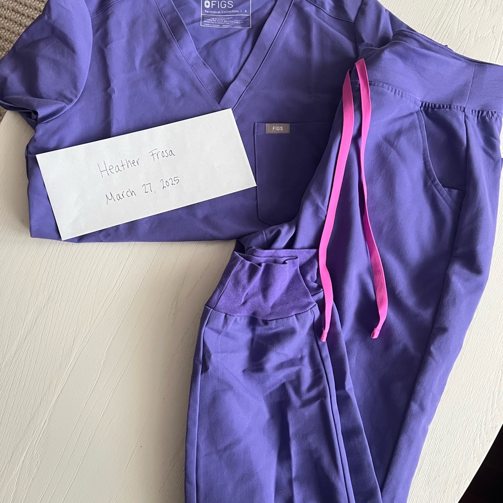FIGS Women's Purple Scrub Set